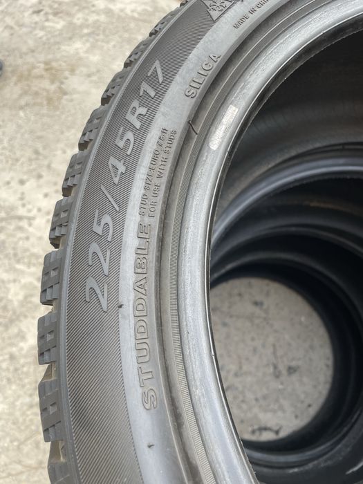 Шины с шипами продаются