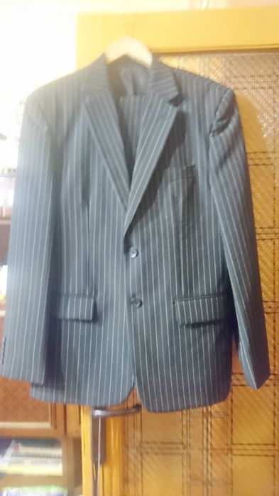 Продавам мъжки костюми и сака