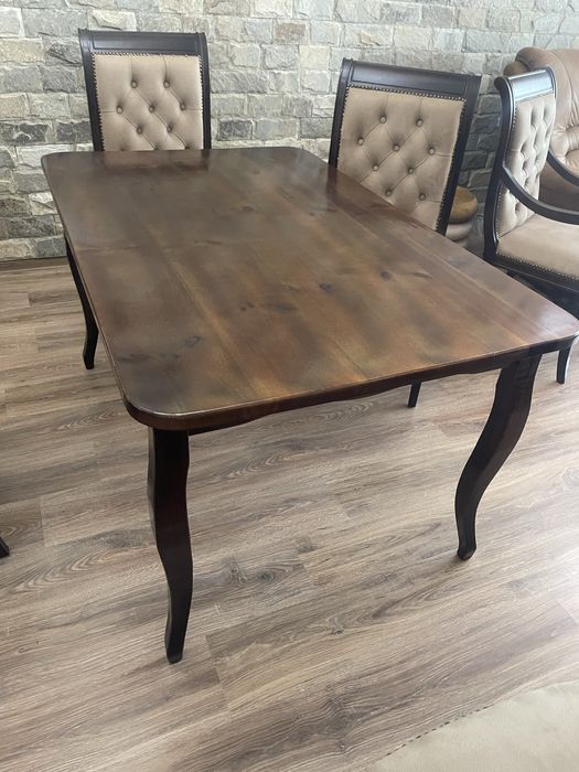 Масивна трапезна маса от естествено дърво