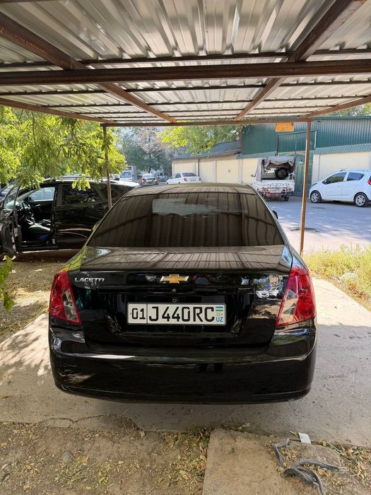Gentra qora rangli