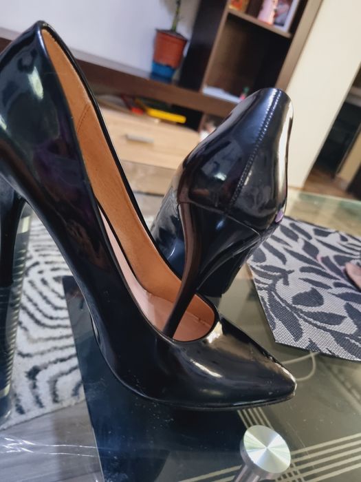 Pantofi stiletto