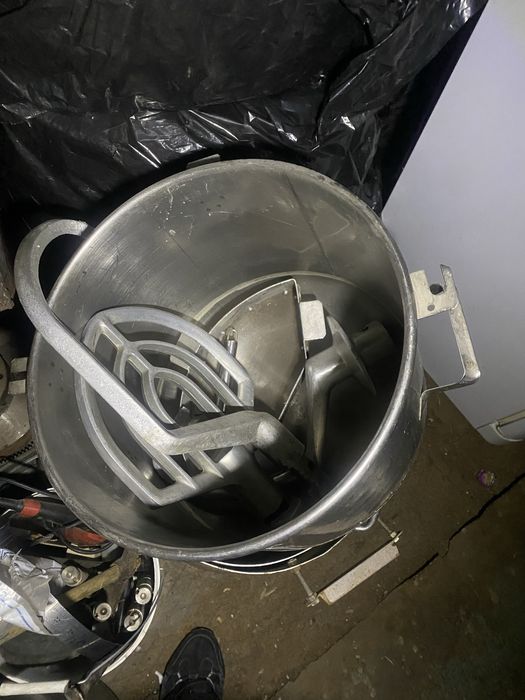 Промышленый миксер