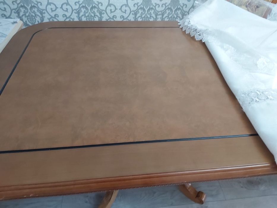 Продам Стол и стулья