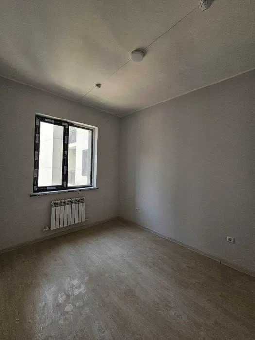 Cрочна уй сотилади