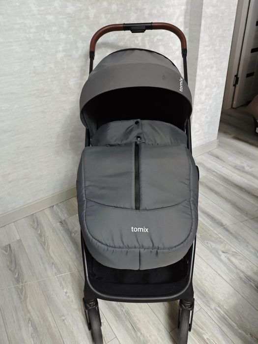 Продам коляску 2 в 1 фирмы Tomix