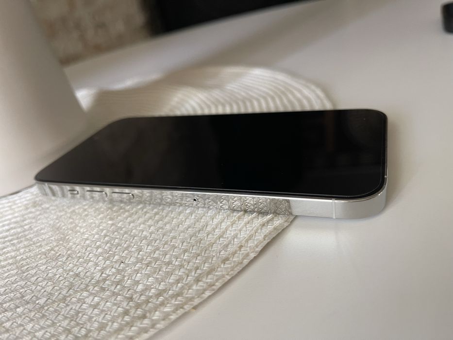 Iphone 14 pro max  alb withe  10 din 10