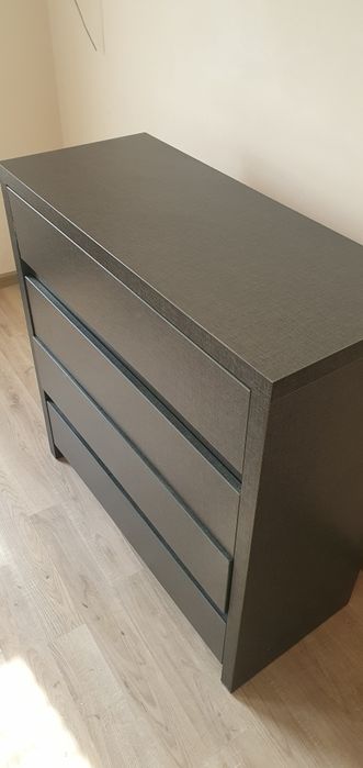 Комплект за спалня, включващ: скрин,2 нощни шкафчета и 2 етажерки за с