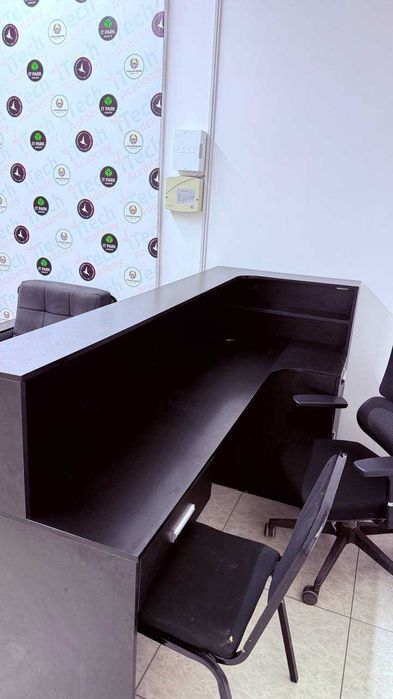 Ofis mebellari to'plami O'quv markazi uchun mebel stol stullar