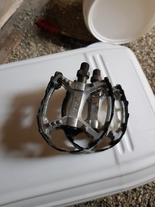 Vand pedale bicicletă!!!