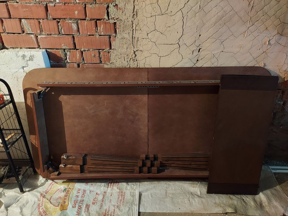 Продаю большой стол в хорошем состоянии