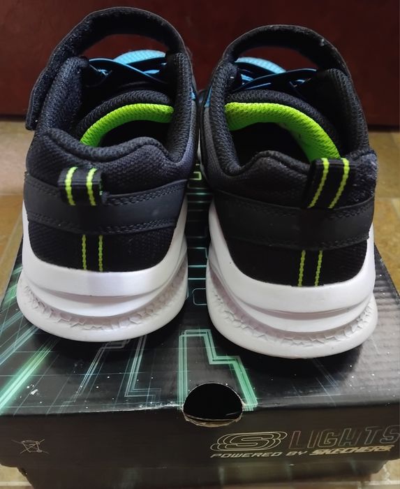 Adidasi SKEtCHERS cu leduri nr 32