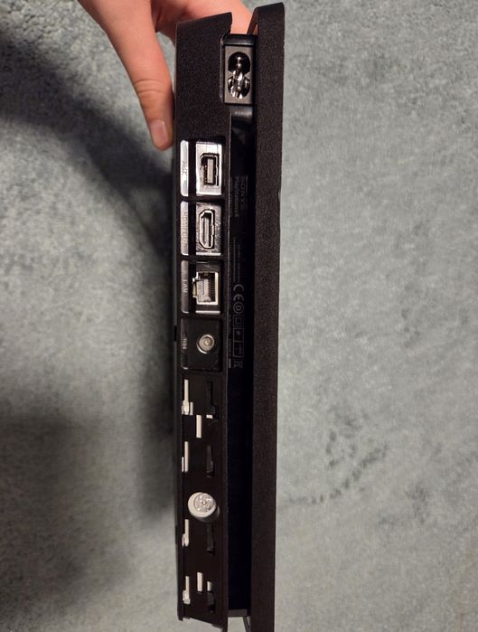 Ps 4 (playstation 4) slim