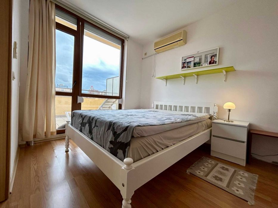 Просторен двустаен апартамент в к-с „Аштън Хол“