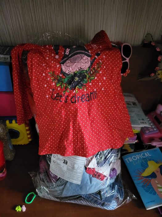 Продам два пакета вещей для девочки