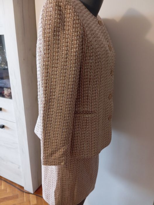 Дамски костюм цвят капучино