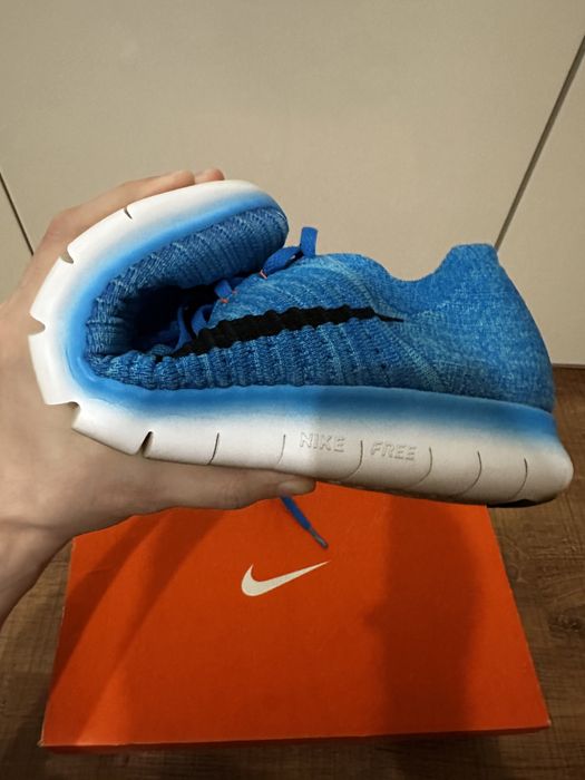 Беговые кроссовки Nike Free RN Flyknit