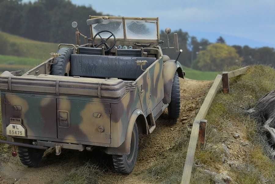 Сборная модель-Германский армейский автомобиль Mercedes-Benz L1500 ICM