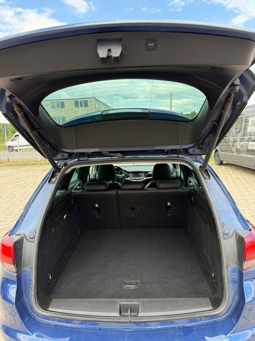 Închiriez Opel Astra 2019