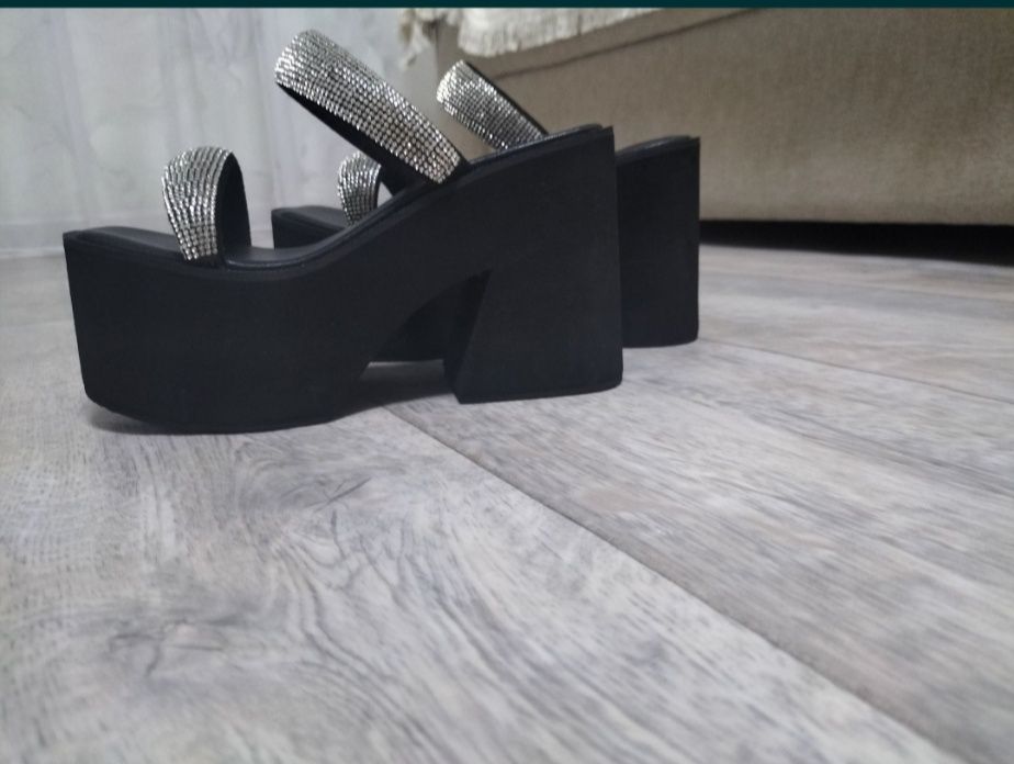 Сабо на платформе