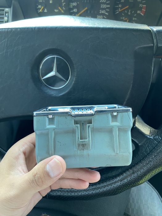 Пепельница на w124 Mercedes