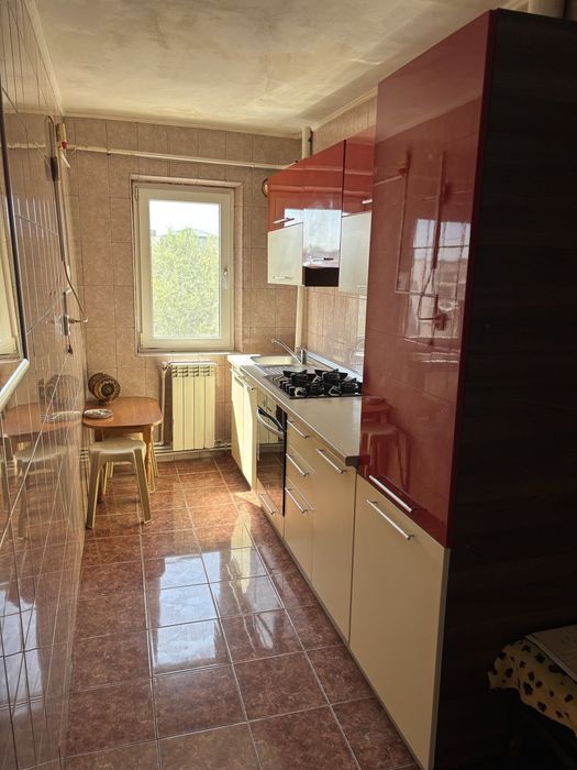 Vand apartament 2 camere in spate liceu cerna