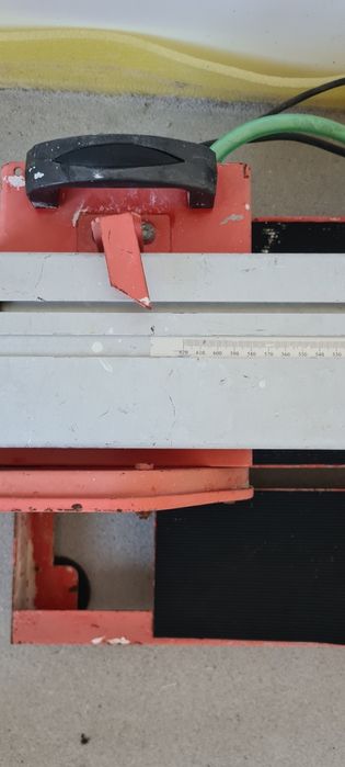 Masina de tăiat gresie și faianță cu apa