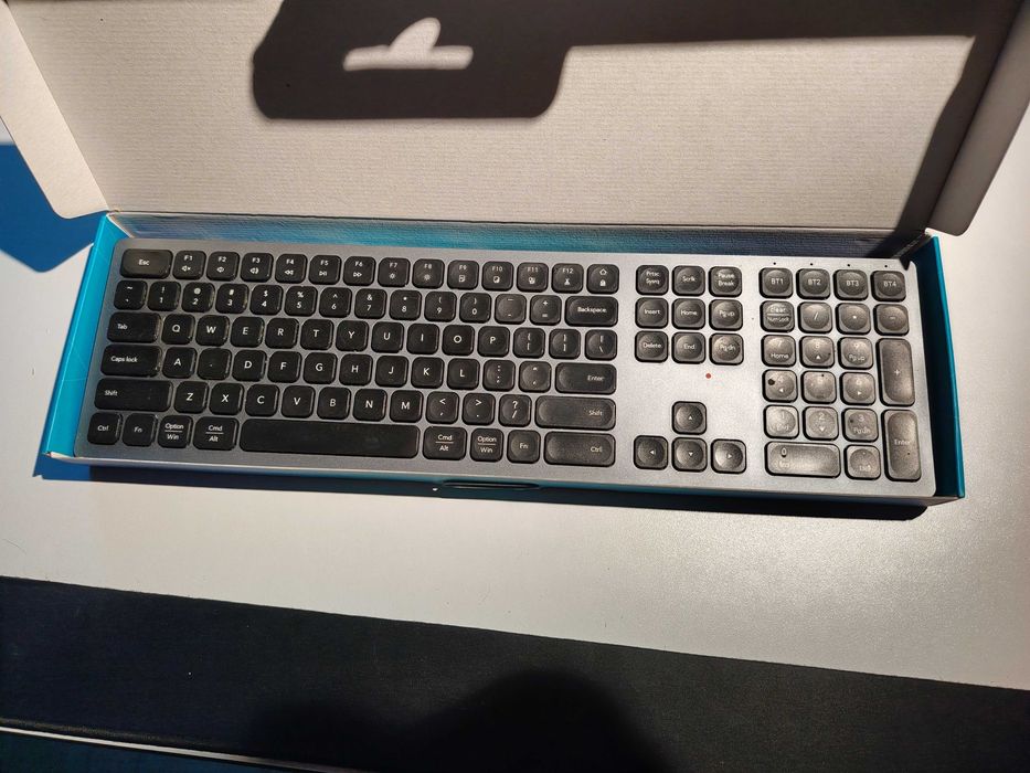 Tastatură Bluetooth Myria MY8536 – Wireless, Slim, Stare ca Nouă