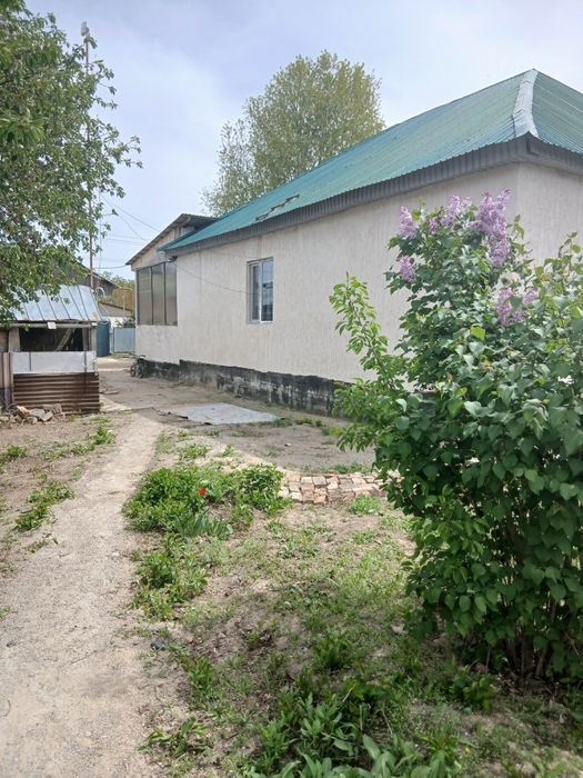 Теплый красивый уютный большой дом с времянкой