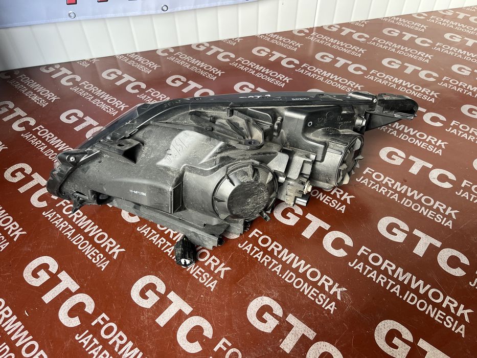 Фар Mitsubishi L200 2019- 2бр