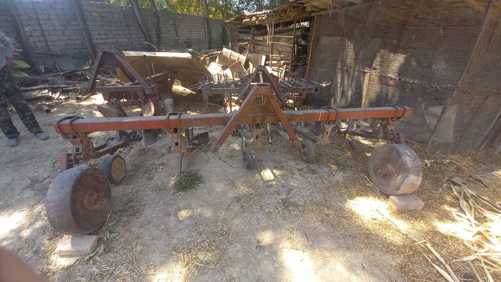 Трактор ва кушимча агрегатлар сотилади