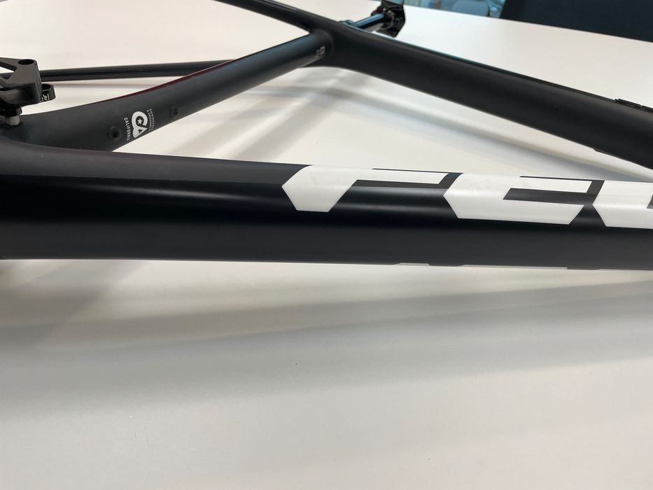 Рамка Felt Doctrine Advanced XL – карбон, като нова