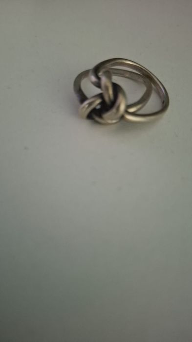 Caut inel argint modelul din poza