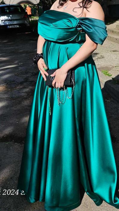 Продавам елегантна бална рокля