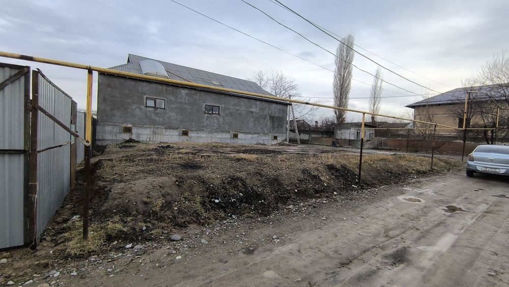 Yangiyo'lda 3 sotixli qulay joylashuvga ega ter sotiladi