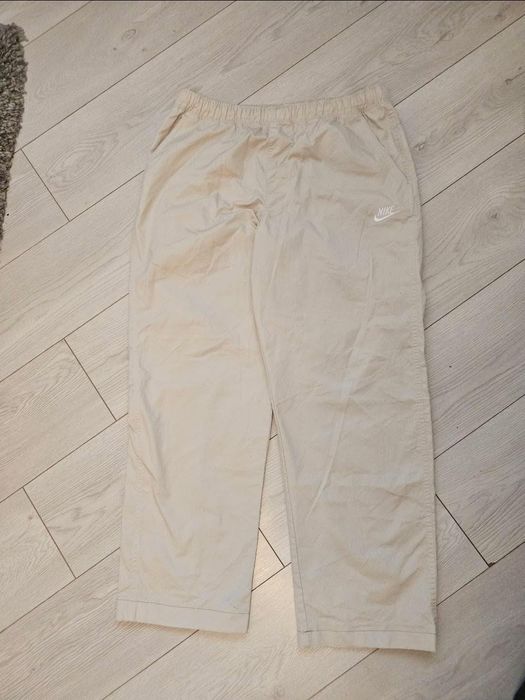 Pantaloni Nike culoare bej