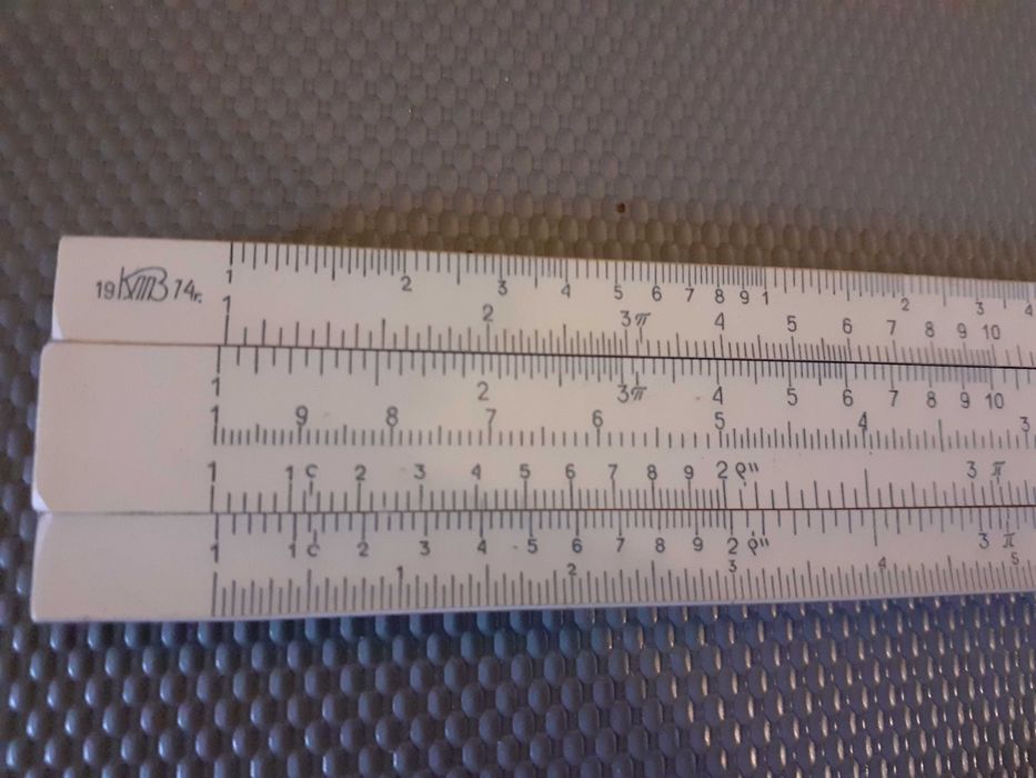 Сметачна линийка.Отлична.За студенти.