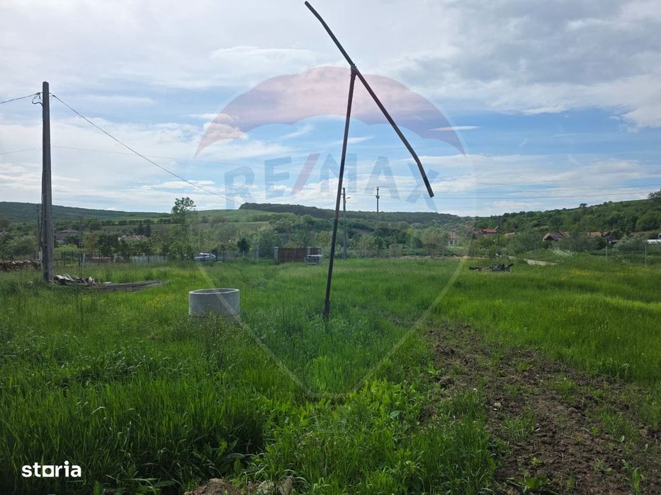 Casă la roșu cu teren 4.234 mp, cadru natural deosebit – Deag, Iernut
