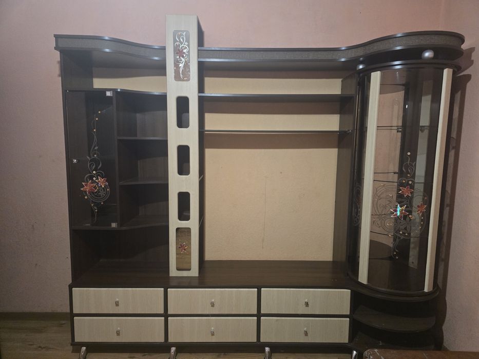 Стенка в отличном состоянии