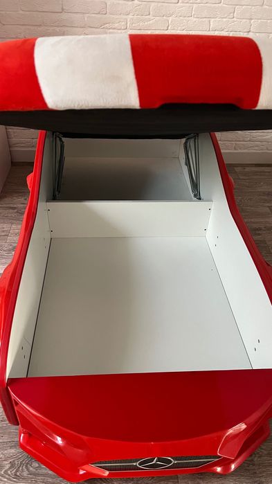 Детская кровать машинка