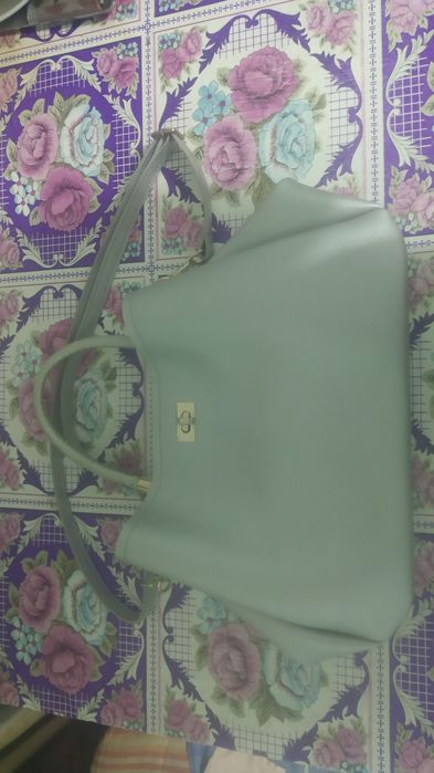 Продам сумку женскую красивую  недорого