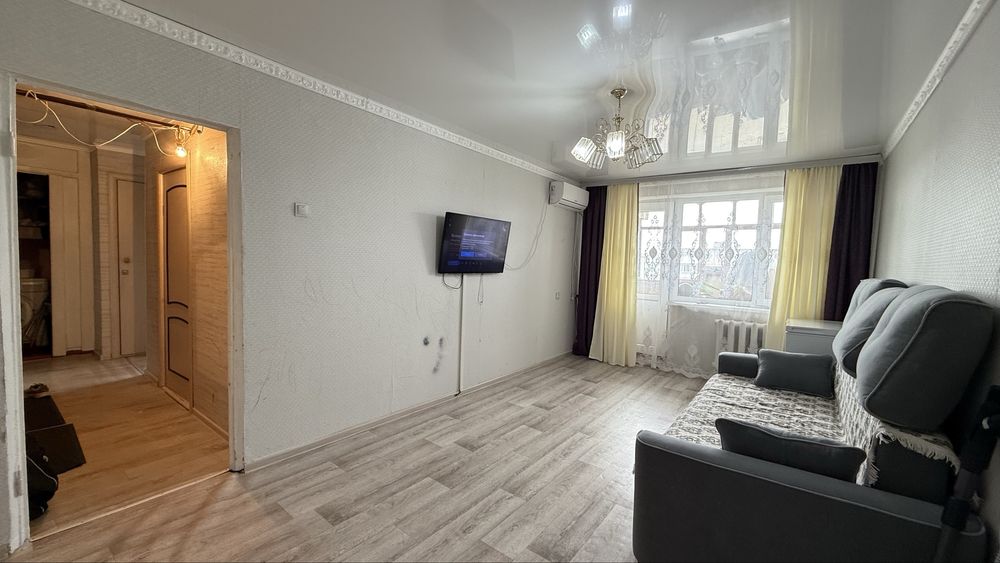 В центре продается 2х комнатная ул. Абая 24 на 4 этажк не угловая