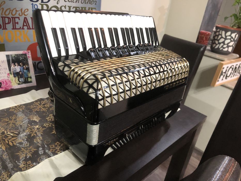 Hohner IV Atlantic de luxe si Scandalli 120 basi ca Nou!