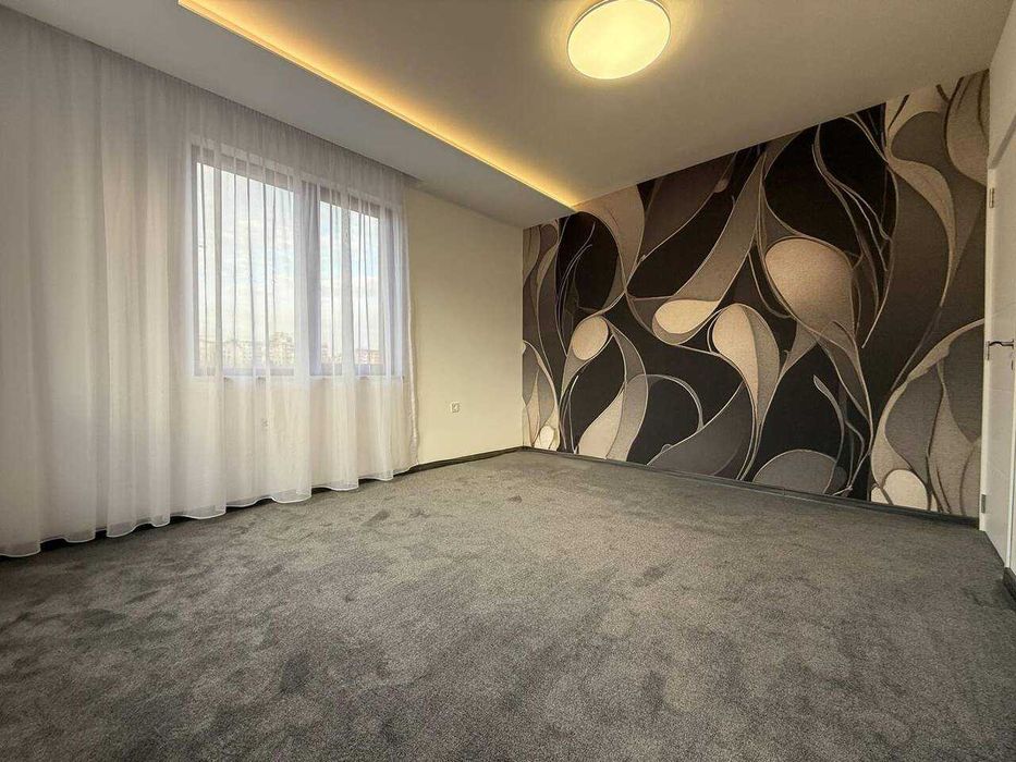 Продава се Тристаен апартамент в Пловдив, Остромила - 118 кв.м за 1992 €/кв.м - Снимка #8