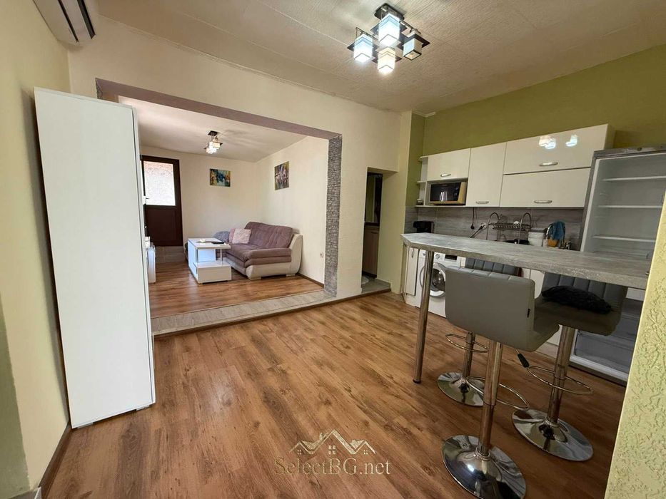 Дава се под наем Двустаен апартамент в Велико Търново, Център - 70 кв.м за 459 € - Снимка #1