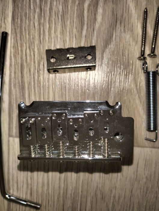 Набор тремоло для электрогитары типа Stratocaster (новый)