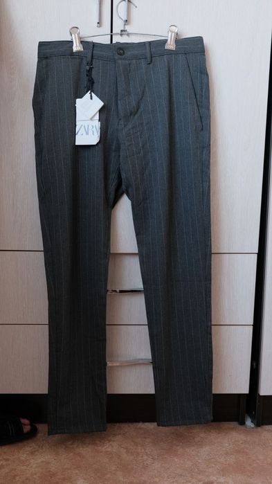 Брюки slim fit от Zara