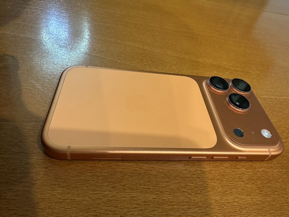 Iphone 17pro с гаранция