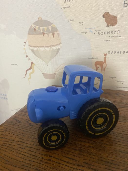 Синий трактор игрушка