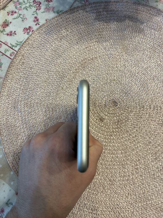 Iphone 11 64bg бял