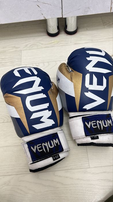 Боксерские перчатки Venum 8 oz | Срочно